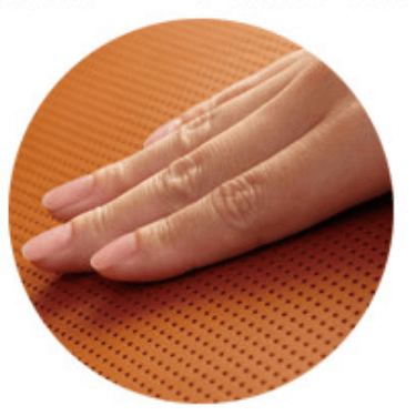 レザーの耐久性や手触りは優れています。