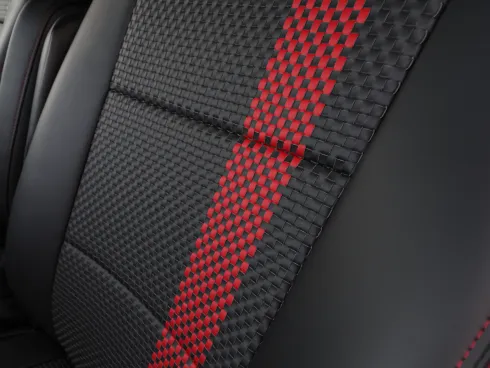 全面にマイクロファイバー生地を採用。