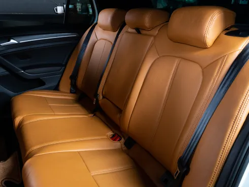 パンチング加工を採用