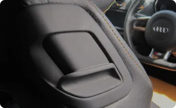 バックポケット等、純正シートの機能を損なわない構造