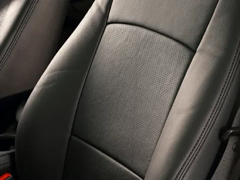 こだわりのレザー生地をリーズナブルな価格で