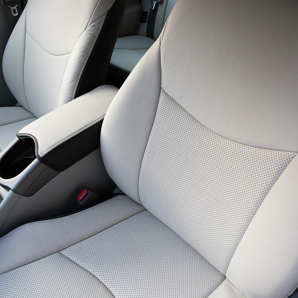プリウスのシートカバーなら車のシートカバー専門店カーショップコネクト本店