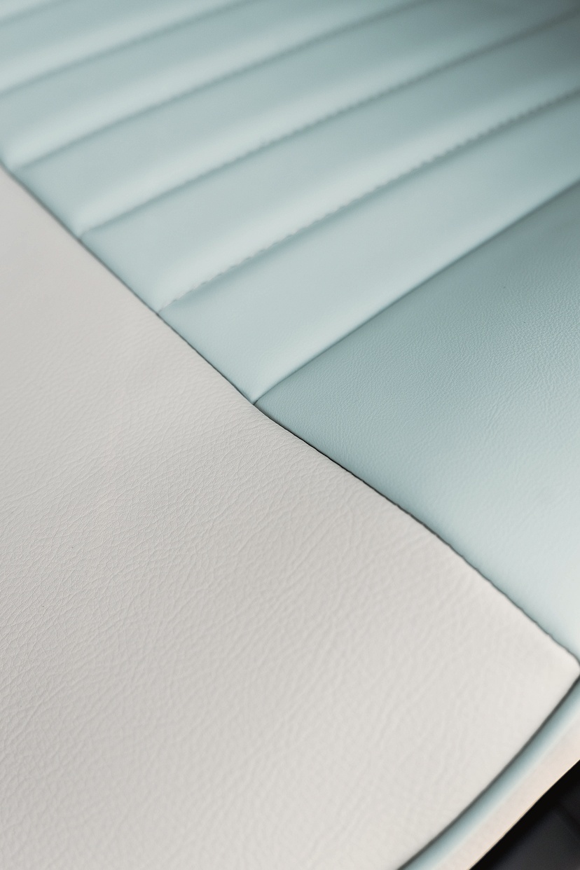 BMW X1 シートカバー Sandii マカロン ガーネット×スノーホワイト