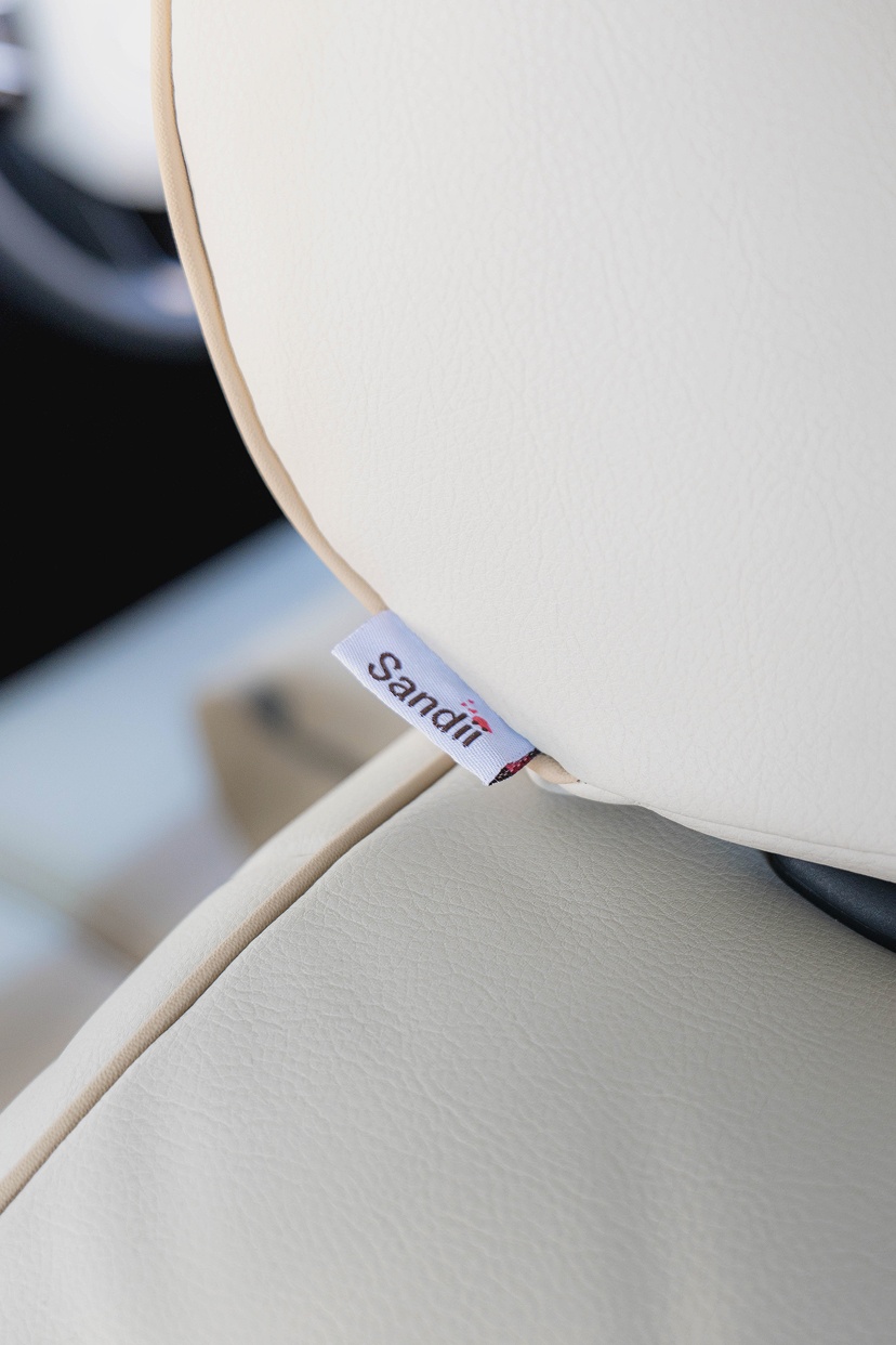 BMW X1 シートカバー Sandii マカロン ブラック×スノーホワイト