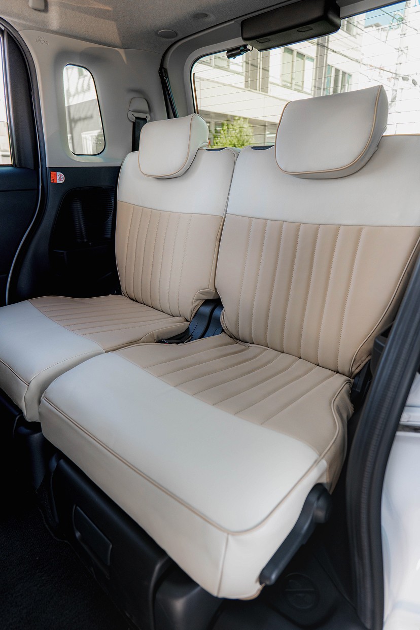 プリウス PHEV シートカバー Sandii マカロン セルリアンブルー×スノーホワイト